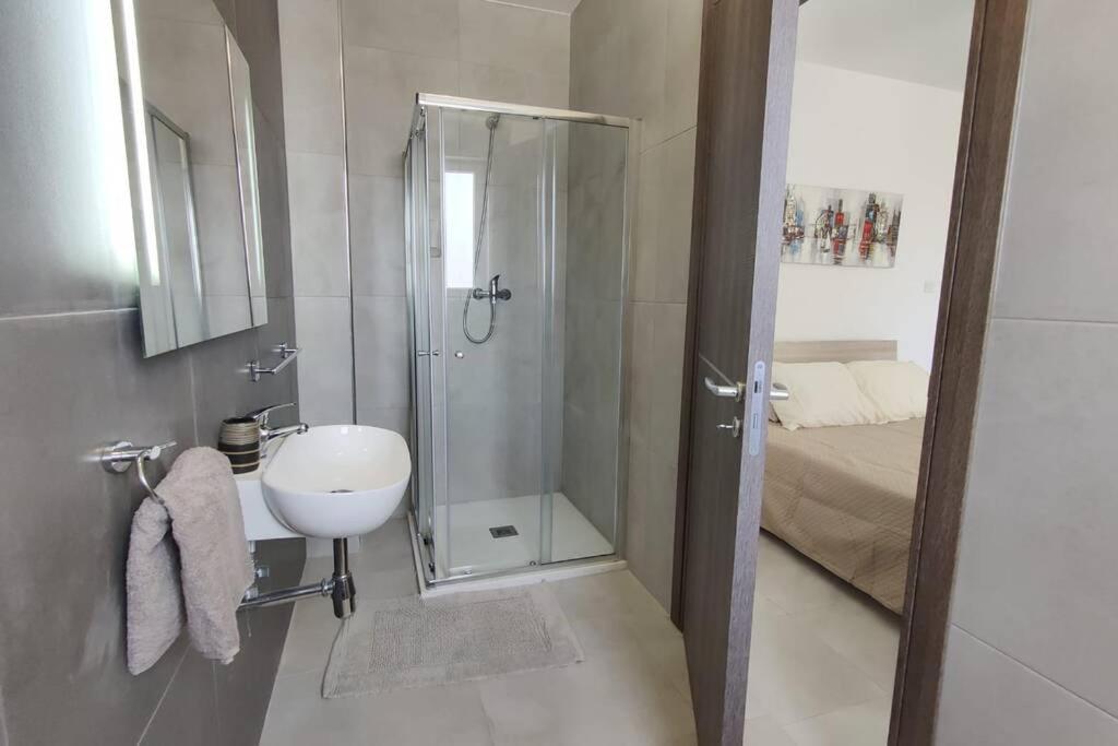 Brand New 3 Bedroom Apartment Close To The Sea Gzira Luaran gambar