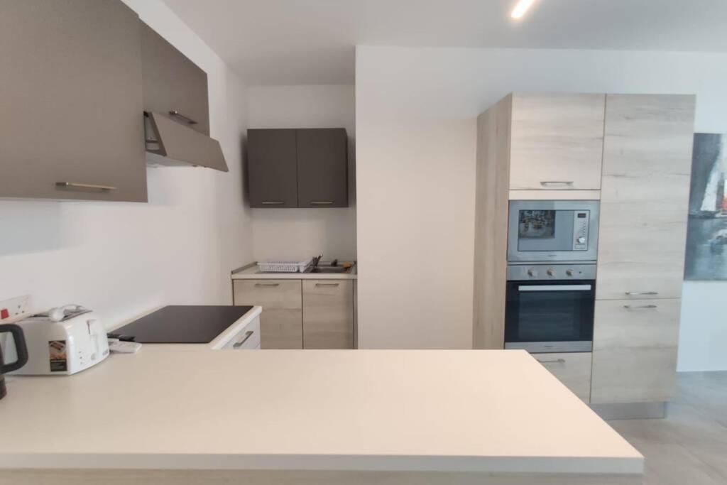 Brand New 3 Bedroom Apartment Close To The Sea Gzira Luaran gambar