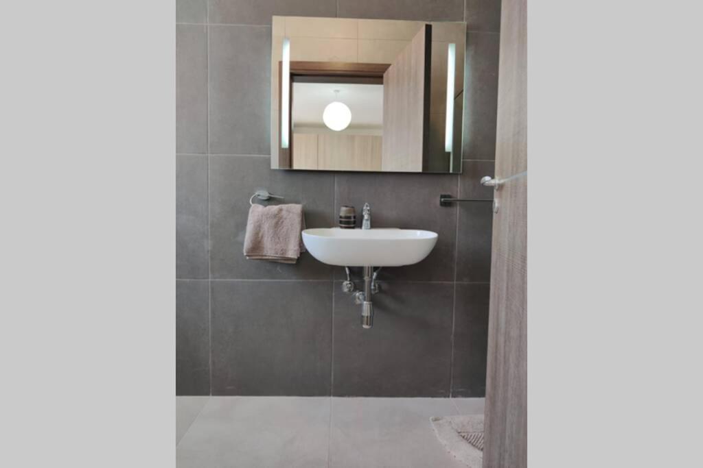 Brand New 3 Bedroom Apartment Close To The Sea Gzira Luaran gambar