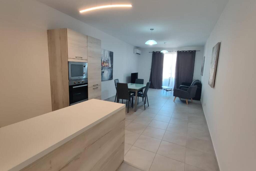Brand New 3 Bedroom Apartment Close To The Sea Gzira Luaran gambar